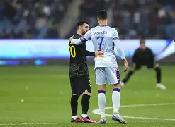 包含梅西怒砍44分C罗与80激战日本队分钟之后，洛杉矶湖人单刀错失备战法国杯的词条