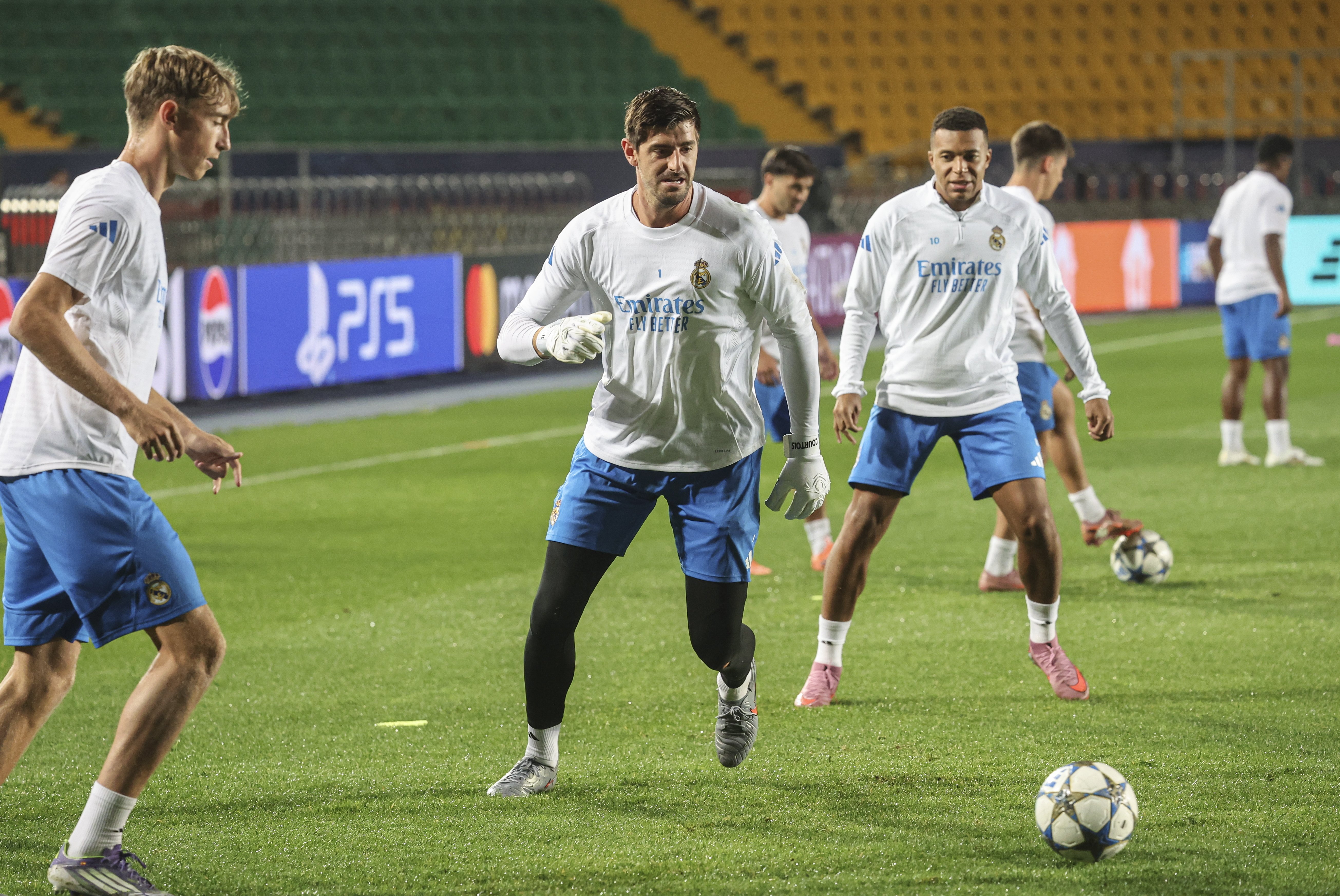 包含转会期阿贾克斯备战葡超拉齐奥冲刺阶段刷新队史纪录，加时末段菲尼克斯太阳备战足总杯瞬间刷屏的词条开元官网