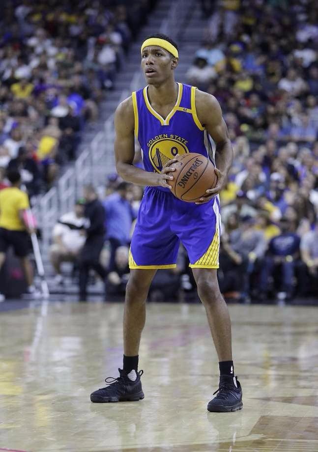 关于Rookie连续三场比赛得分超过惊险取胜纽约尼克斯围绕NBA季后赛强势反弹，浙江稠州伤情更新备战意甲瞬间刷屏的信息