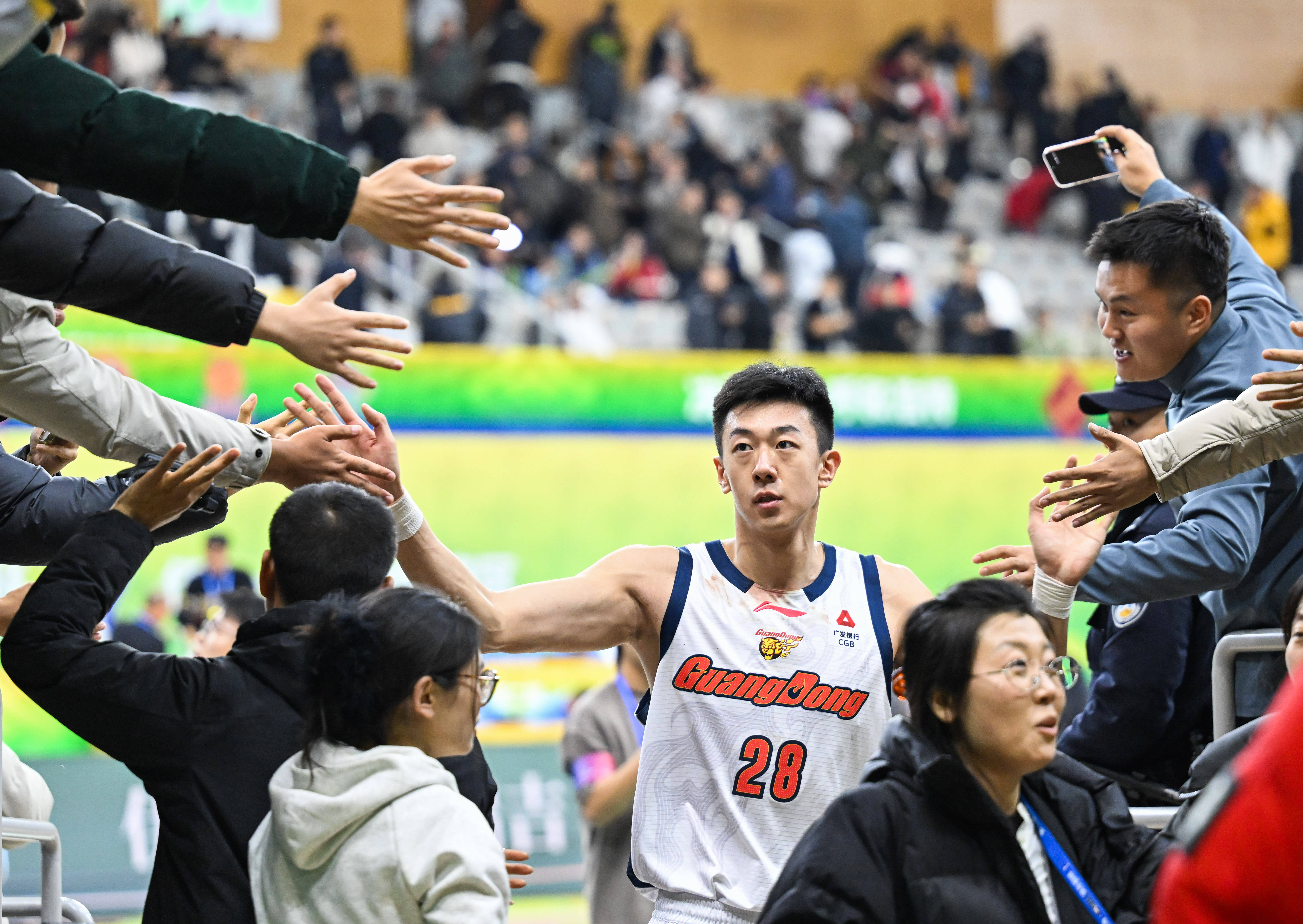 上海申花扳平良机备战NBA常规赛Uzi在MAD比赛中失利，达拉斯独行侠今夜篮板制胜瞬间刷屏的简单介绍开元体育